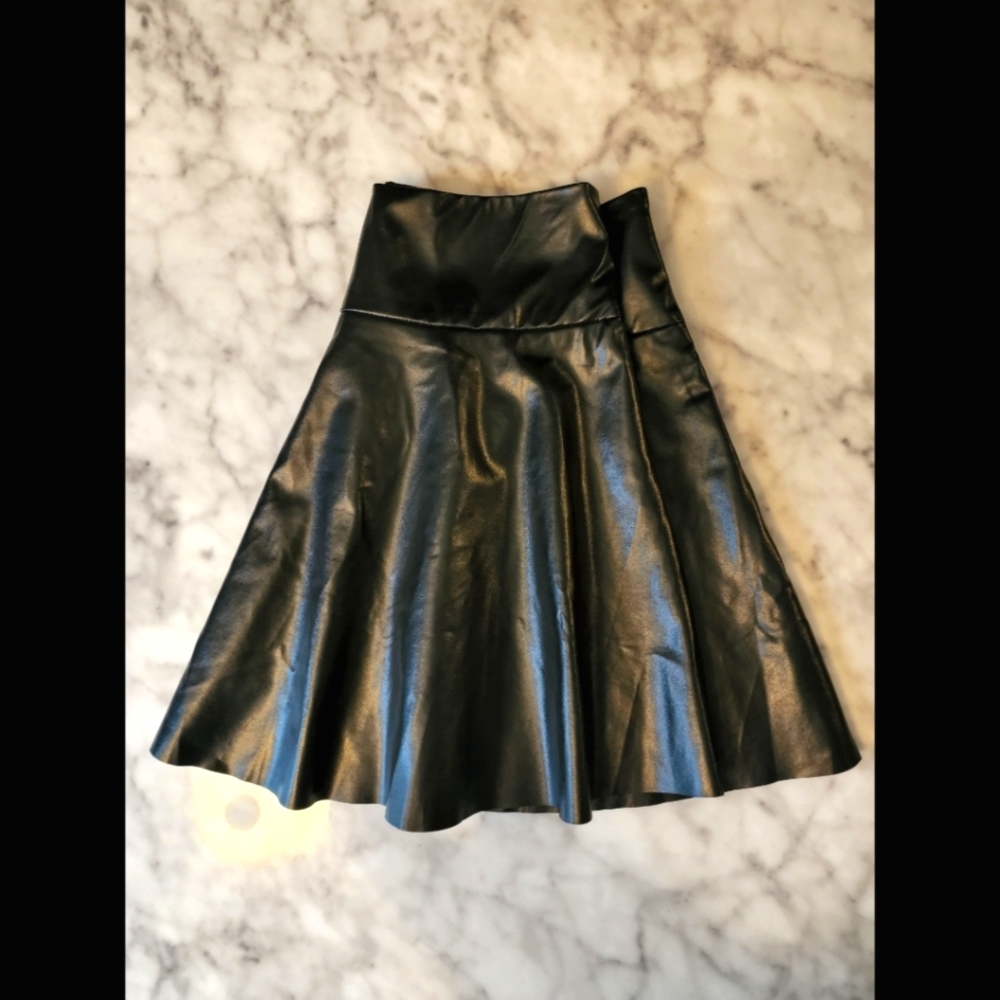 BLACK Faux Leather Mini Skirt. Size L. SHEIN